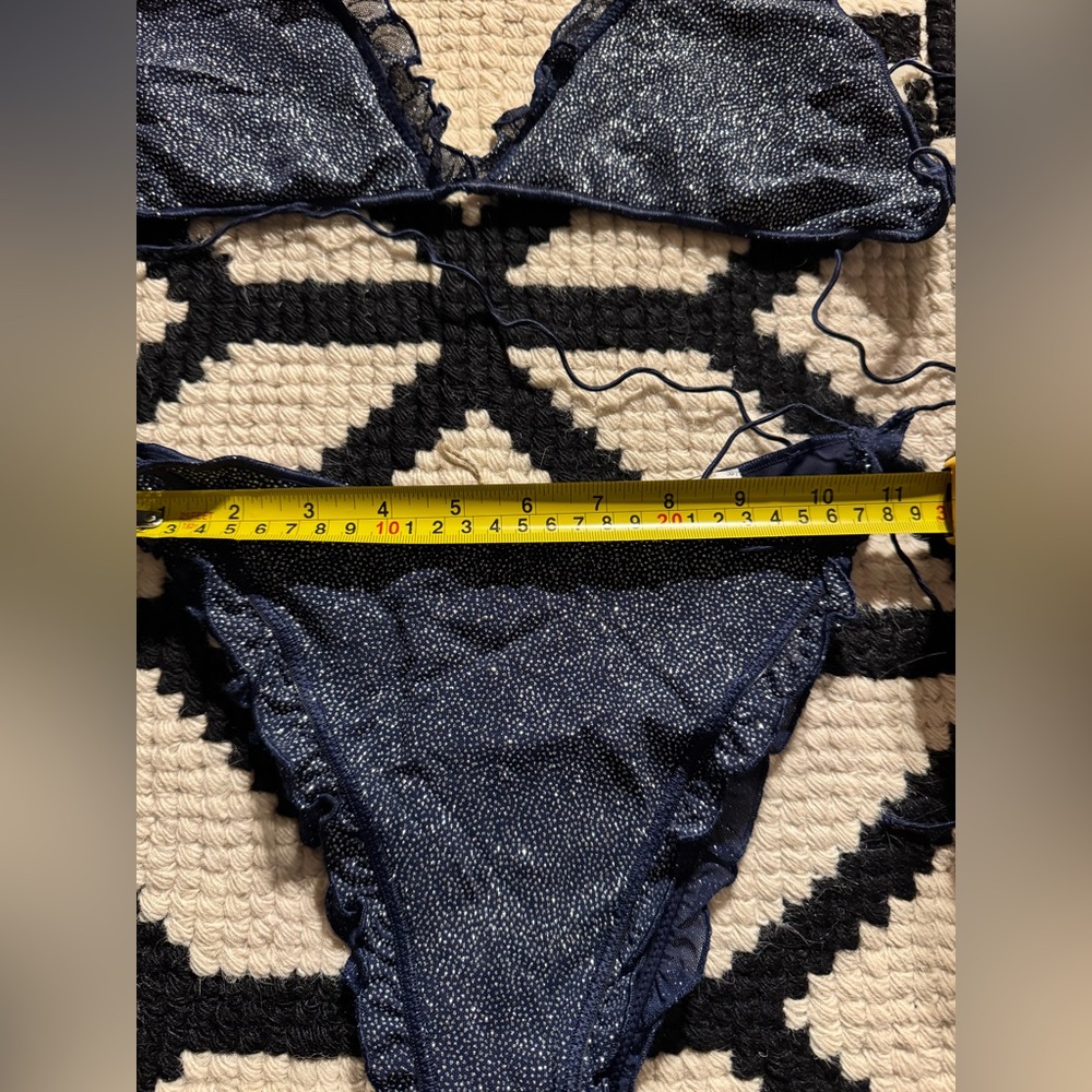 Oseree Navy Ruffle Bikini Set - Picture 3 of 11